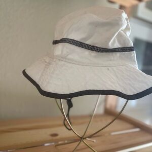 Vintage white cotton bucket hat with strap Sz xs or lids large